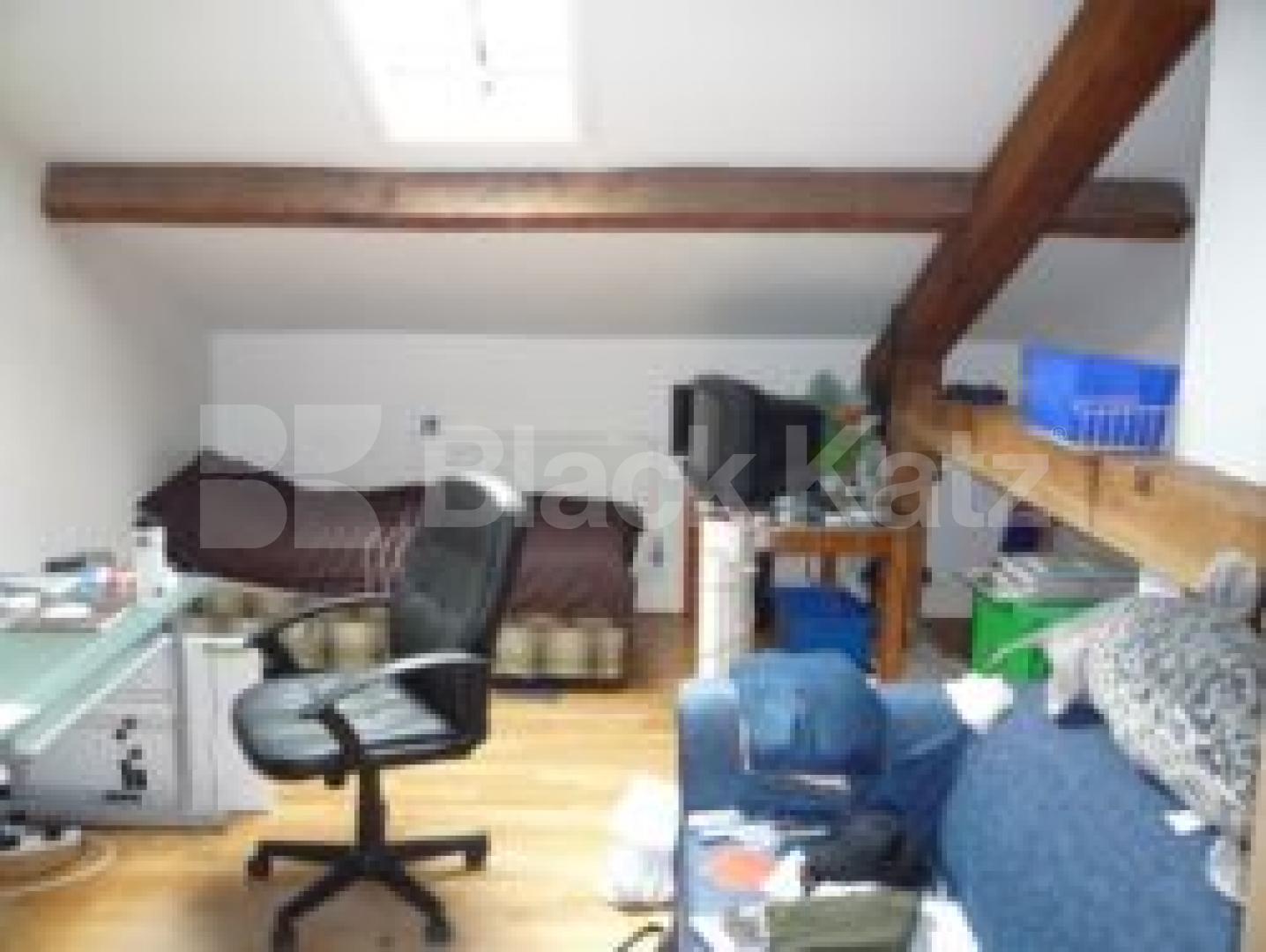 			LET, 3 Bedroom, 1 bath, 1 reception Serviced Apartments			 Princess Park Manor, Frien Barnet